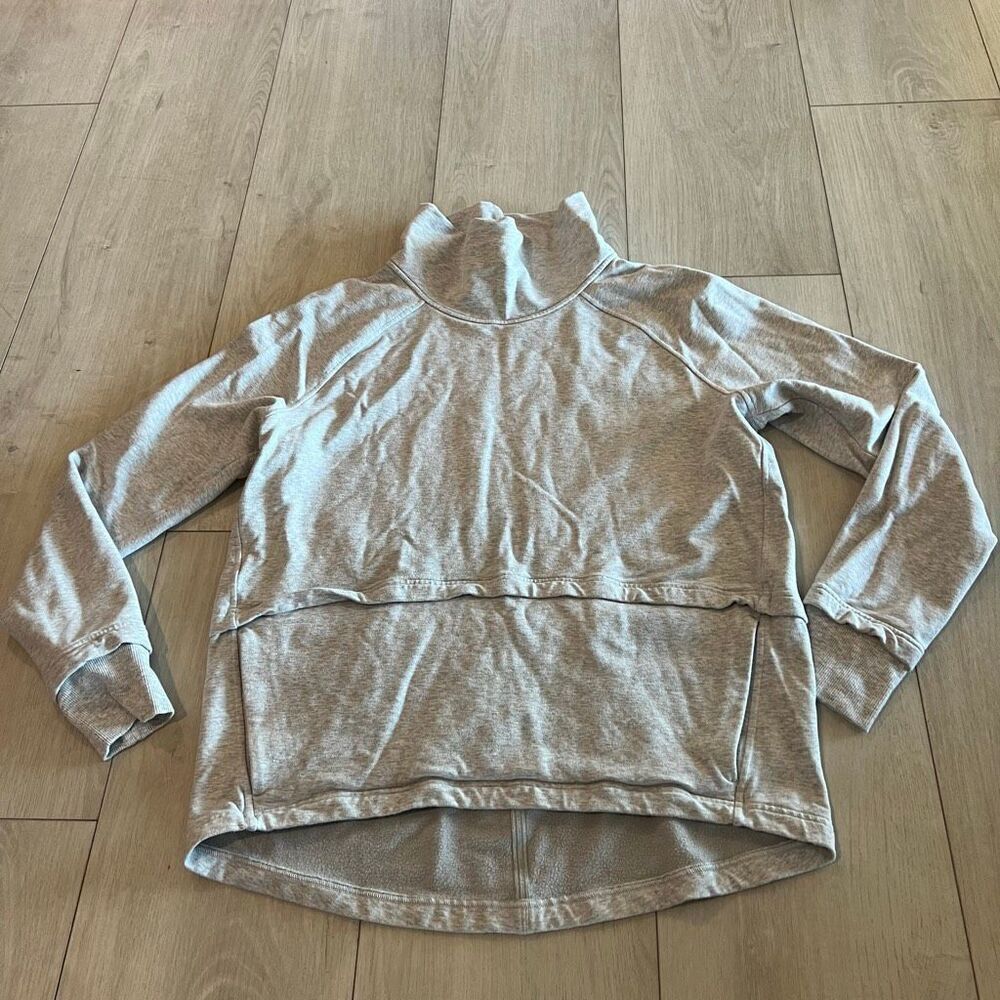 Lululemon Find your Unwind Pullover In Heathered Core Ultra Light Grey size 10